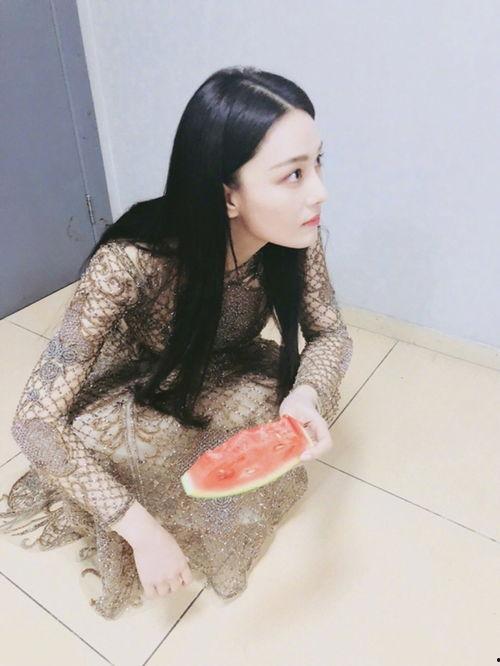 左航吃瓜照片,瓜王再现江湖！