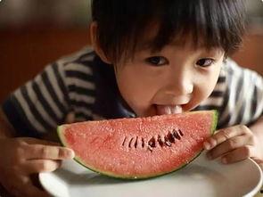 寝室眼镜妹吃瓜,揭秘校园八卦风云