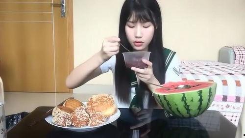 女孩给你发吃瓜,揭秘女孩朋友圈的神秘“吃瓜”事件